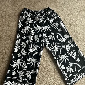 Black and White Floral womans Pants